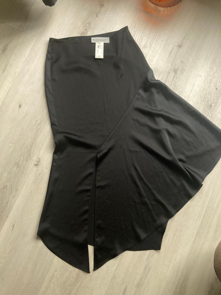 River Island rok zwart glad satijn mt 34 nieuw met label, Nieuw, Ophalen of Verzenden, Onder de knie, River Island