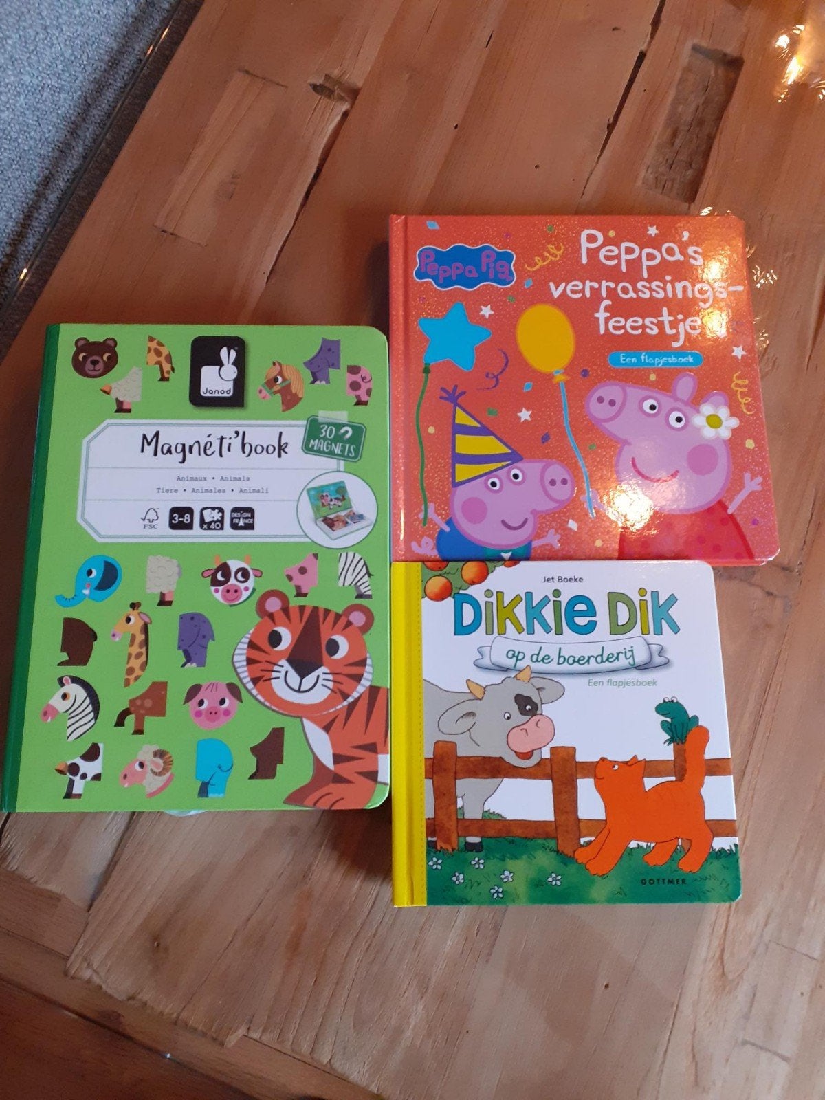 Janod magneetboek dieren & peppa big flapjesboek, Kinderen en Baby's, Ophalen, Zo goed als nieuw