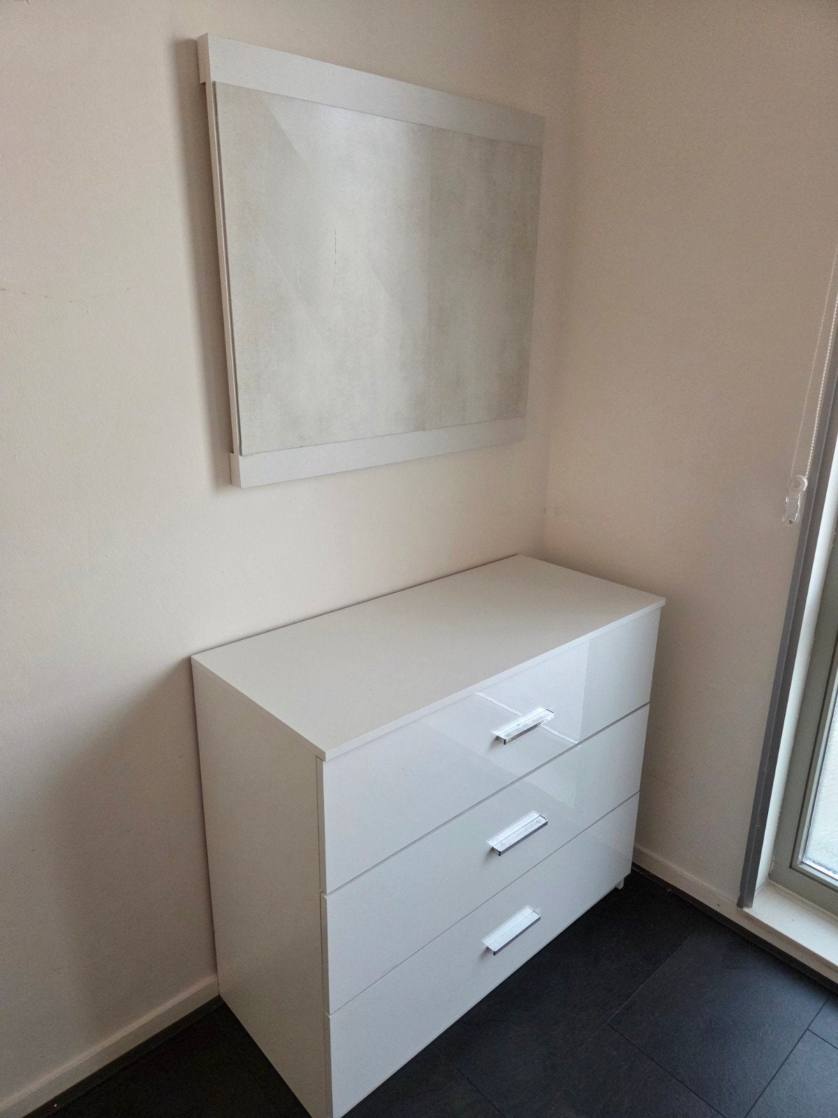 Witte ladekast met 3 laden + hangspiegel, Ophalen, Overige materialen, Zo goed als nieuw, 3 of 4 laden