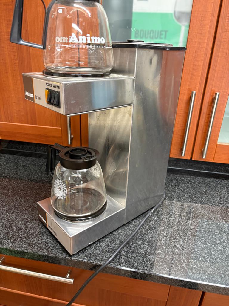 Animo B100 Koffiezetapparaat met 2 kannen, Witgoed en Apparatuur, Koffiezetapparaten, Gebruikt, 10 kopjes of meer, Koffiemachine
