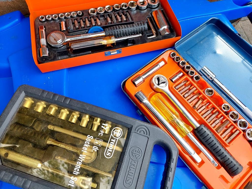 Diverse doppensets en gereedschapskisten, Ophalen, Gebruikt