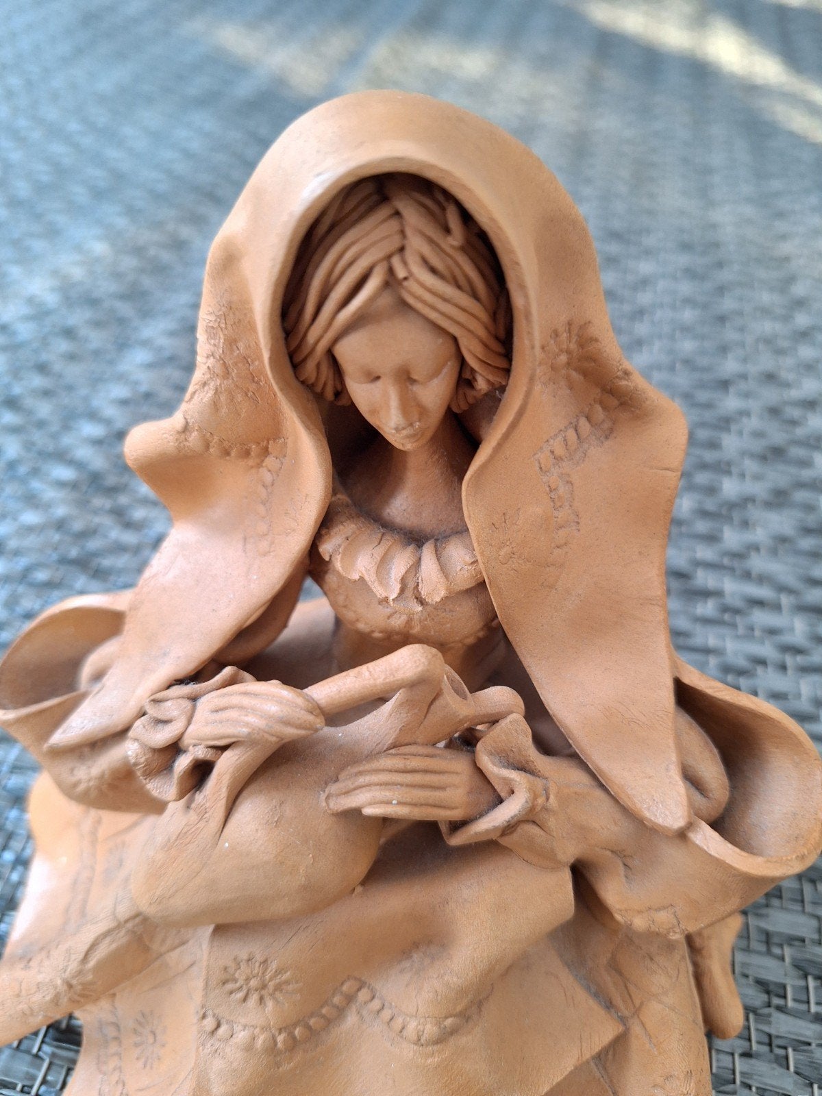 Terracotta beeldje P. Serra Olbia Italië, Minder dan 20 cm, Handgemaakt, Ophalen of Verzenden, Steen of Keramiek