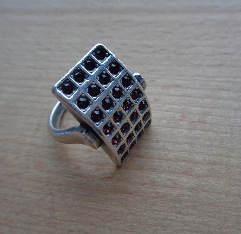 zilveren royale aparte design ring met granaat stenen [664], 18 tot 19, Verzenden, Zo goed als nieuw, Met edelsteen