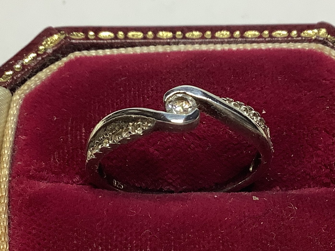 PRACHTIGE 925 ZILVER RING MET WITTE EDELSTENEN, Verzenden, Zilver, Ring, Met edelsteen