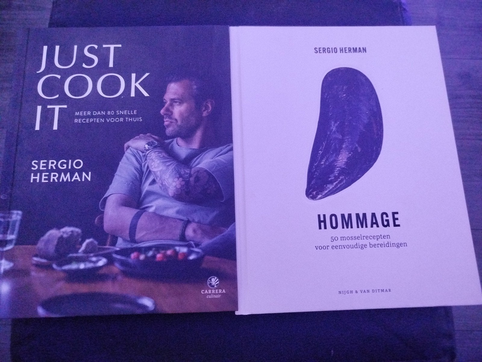 SERGIO HERMAN JUST COOK IT & HOMMAGE HARDCOVER, Sergio Herman, Voorgerechten en Soepen, Ophalen of Verzenden, Zo goed als nieuw
