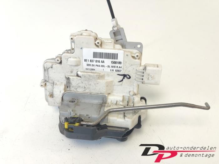 Deurslot Mechaniek 4Deurs rechts-voor van een Audi A4, Gebruikt, -, -, -