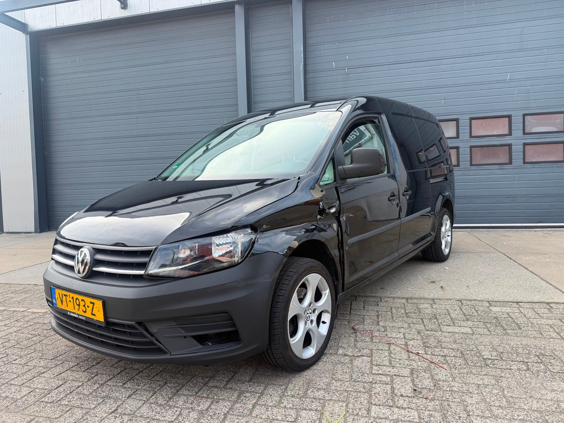 Volkswagen Caddy 2.0 TDI L2H1 BMT Maxi Highline, Auto's, 4 cilinders, Volkswagen, Zwart, Bedrijf