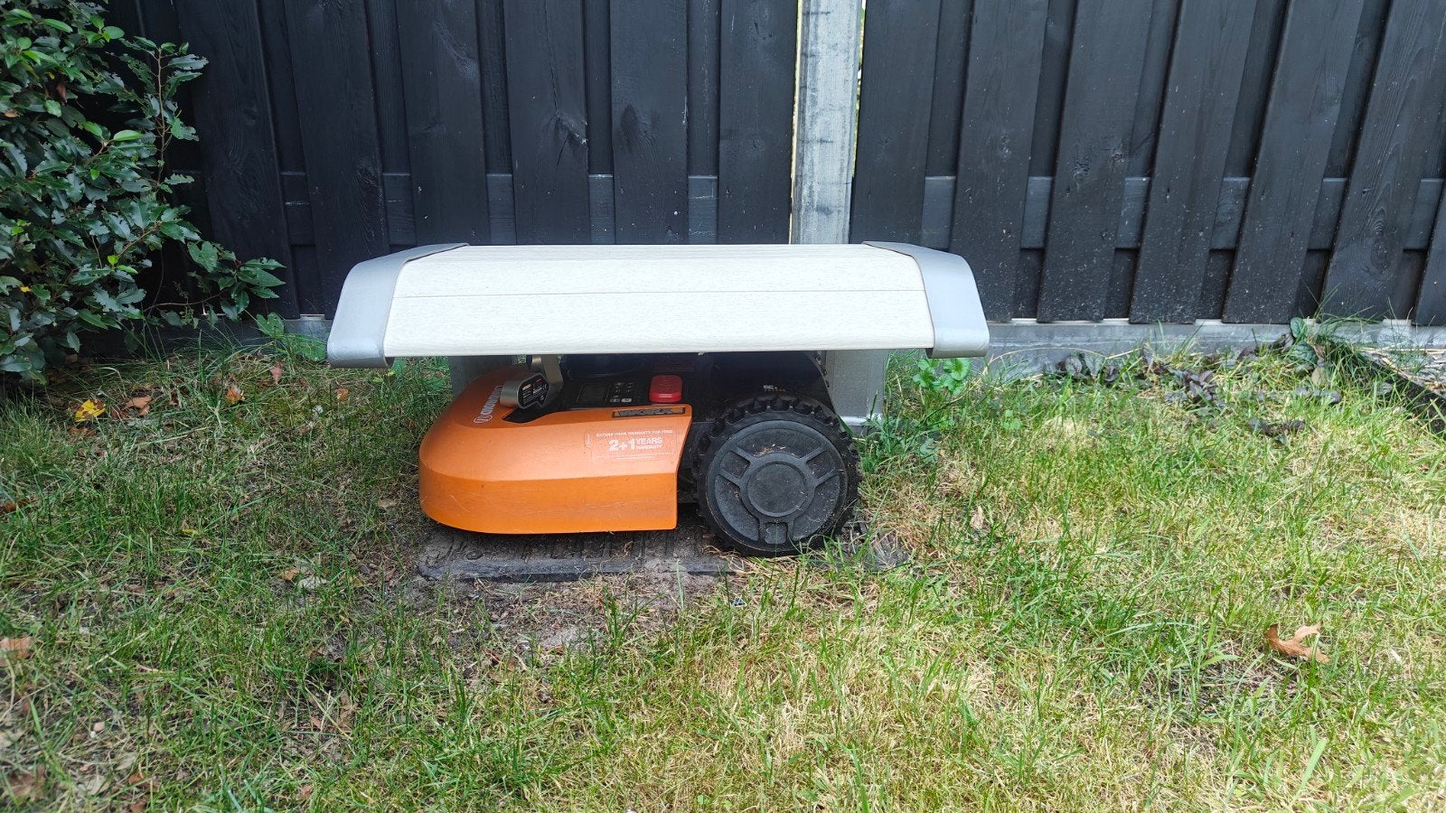 Worx Landroid WR142E robotmaaier met garage en ACS, Ophalen, Gebruikt, Minder dan 30 cm, Accu-grasmaaier