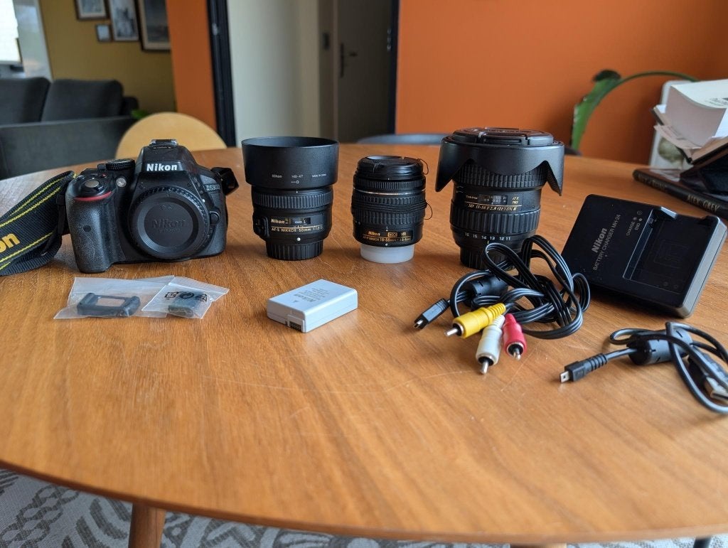 Nikon D5300 set, lenzen 50 mm F1.8, 18-55 mm en 11-16 mm, Ophalen, Gebruikt, Spiegelreflex, Nikon
