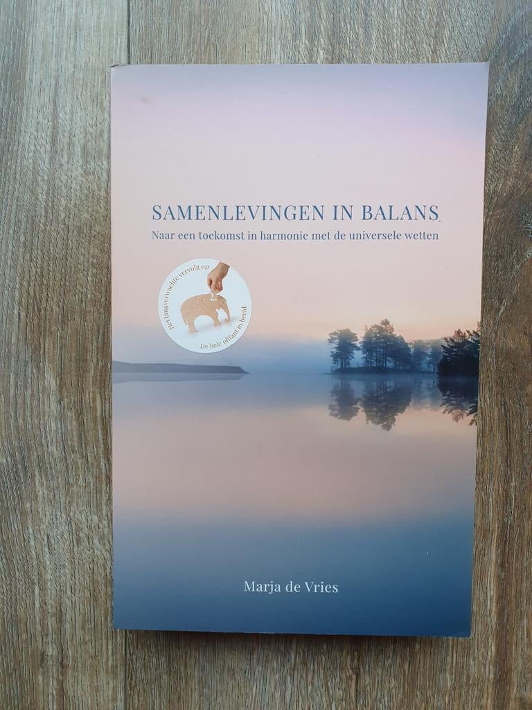 Marja de Vries - Samenlevingen in balans, Achtergrond en Informatie, Spiritualiteit algemeen, Ophalen of Verzenden, Zo goed als nieuw