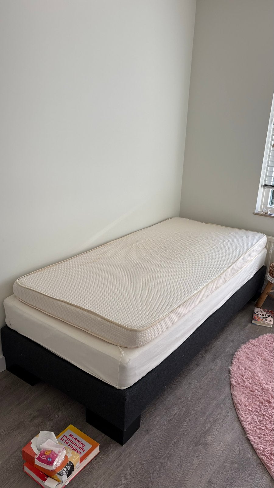Eenpersoons boxspring met matras en topper, Ophalen, 90 cm, Eenpersoons, Zo goed als nieuw