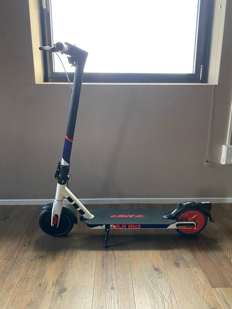Aprilia eSRZ elektrische step - Zo goed als nieuw, Ophalen of Verzenden, Zo goed als nieuw, Elektrische step (E-scooter)