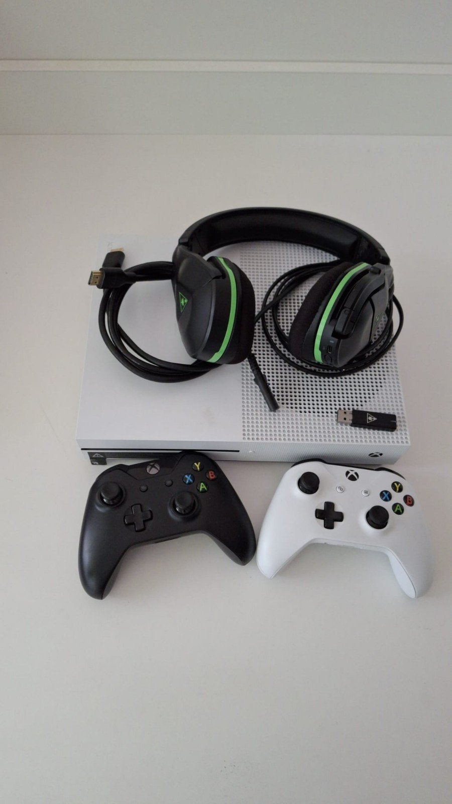 Xbox One S met headset en 2 controllers, Spelcomputers en Games, Met 2 controllers, Xbox One S, Ophalen of Verzenden, 500 GB