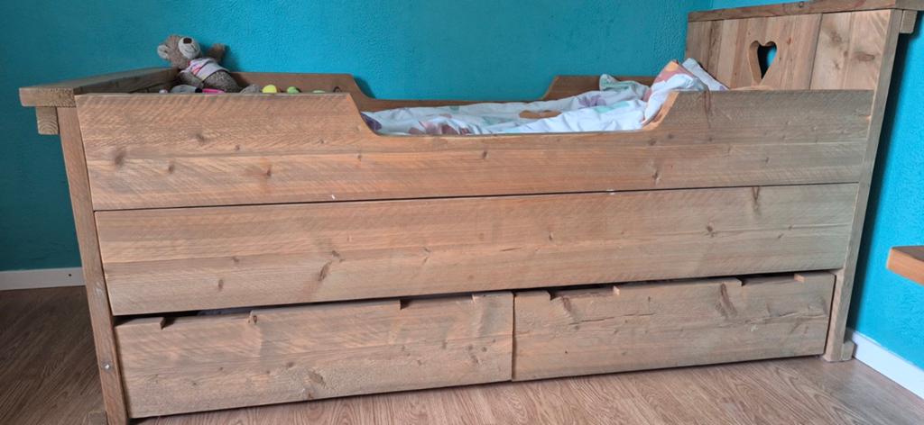 Bed en kledingkast voor een peuterkamer, Kinderen en Baby's, Kinderkamer | Complete kinderkamers, Ophalen of Verzenden, Jongetje of Meisje
