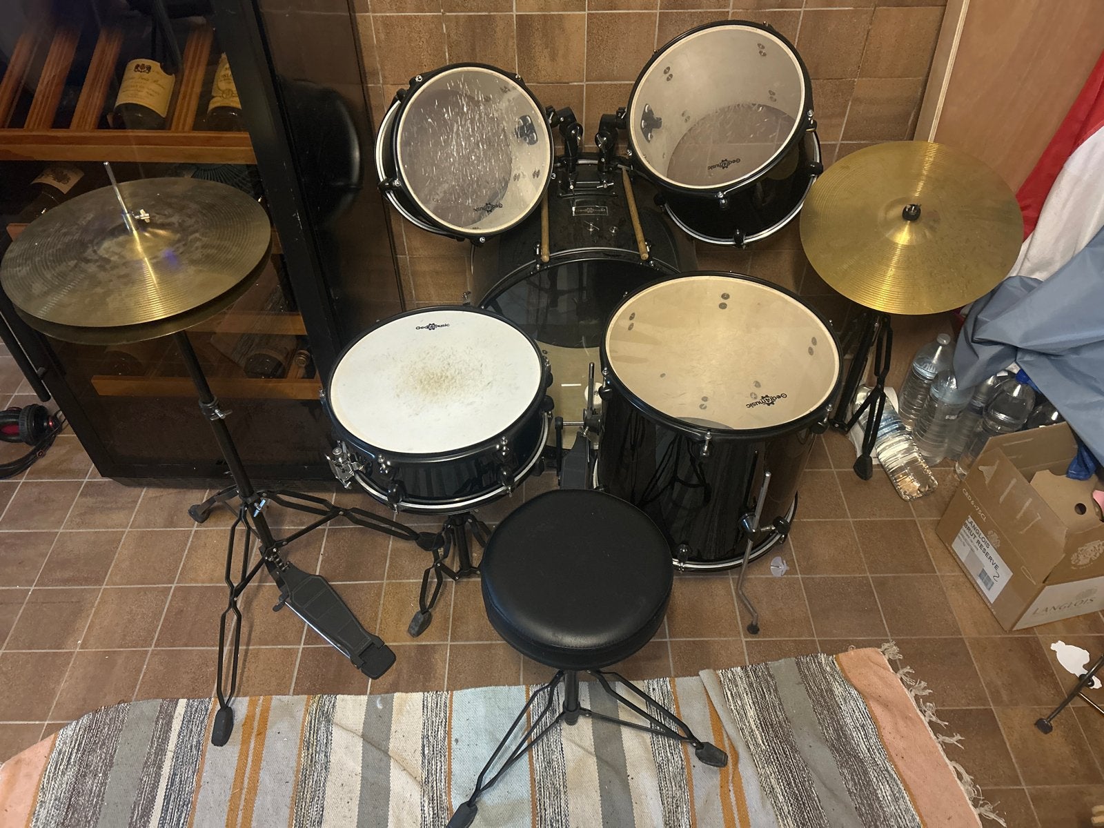Gear4Music drumstel met bekkens en kruk en drumsticks, Muziek en Instrumenten, Ophalen, Gebruikt, Overige merken
