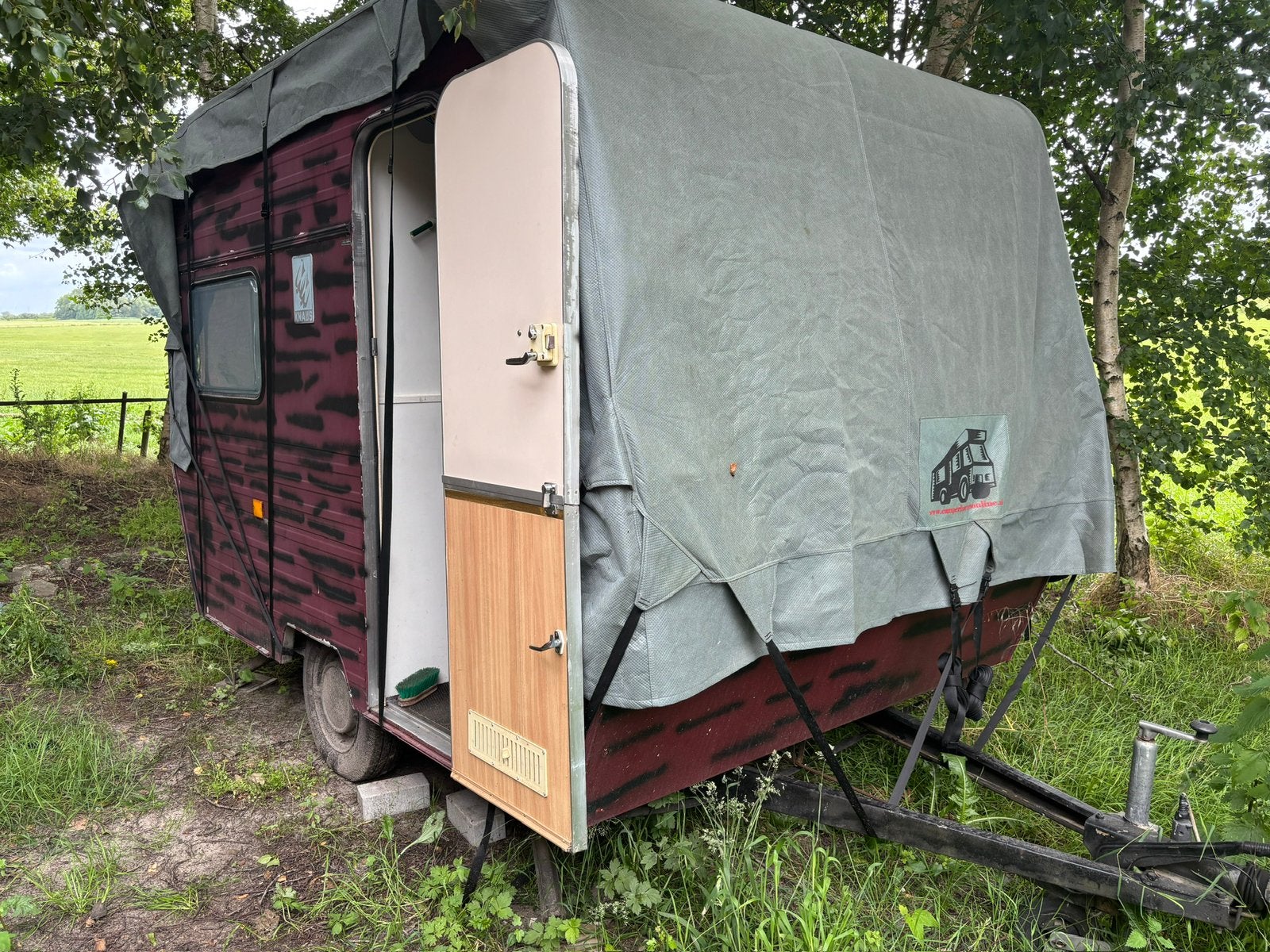 ‘Foodtruck caravan Knaus Komfort 310, Caravans en Kamperen, Rondzit, Koelkast, Particulier, 500 - 750 kg