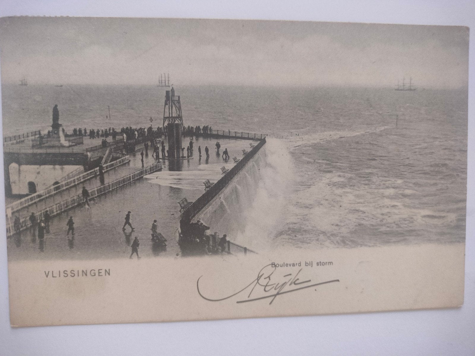 Oude ansichtkaart Vlissingen Boulevard bij storm, Ophalen of Verzenden
