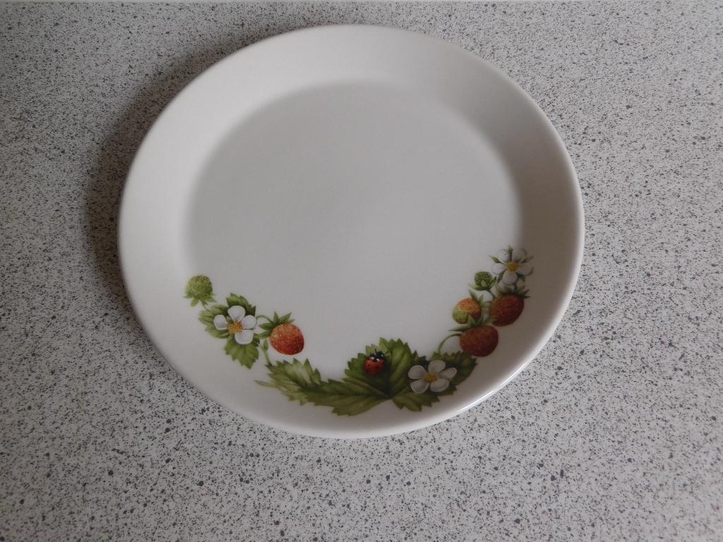Bord 16,5 cm. Aardbei Bosvruchten Wedgwood Marjolein Bastin, Huis en Inrichting, Keuken | Servies, Ophalen of Verzenden, Zo goed als nieuw