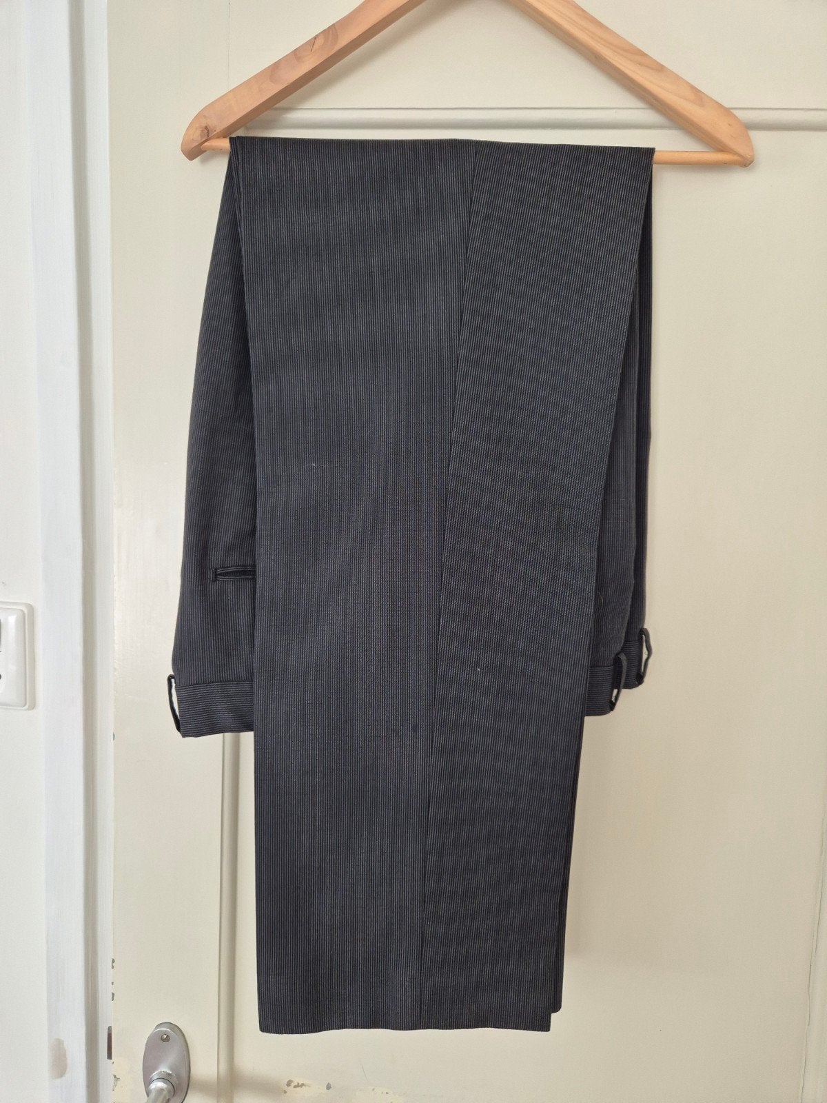Grijze pantalon maat 106 met een klein streepjes van het mer, Kleding | Heren, Ophalen of Verzenden, Zo goed als nieuw, Maat 48/50 (M)