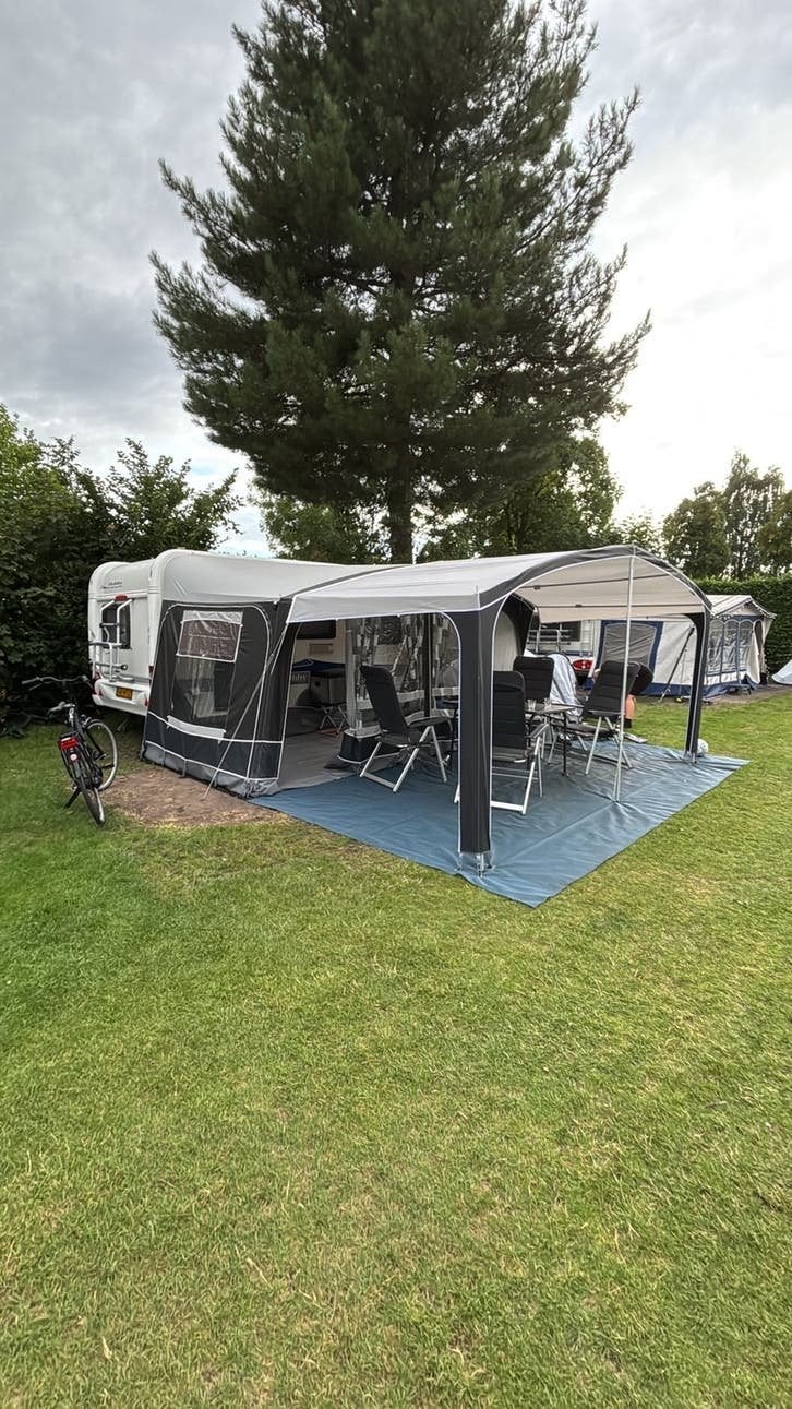 Zeer nette Hobby 440 SF Excellent uit 2010, Vast bed, Hobby, Treinzit, Particulier