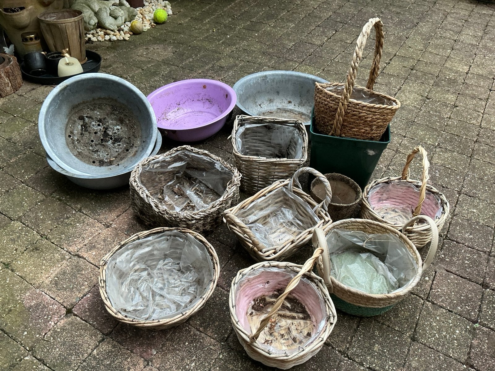 VEEL ROTAN BLOEMEN MANDJES 🌸 en IJZEREN BAK VOOR PLANTJES, Ophalen, Overige materialen, Rond, Zo goed als nieuw