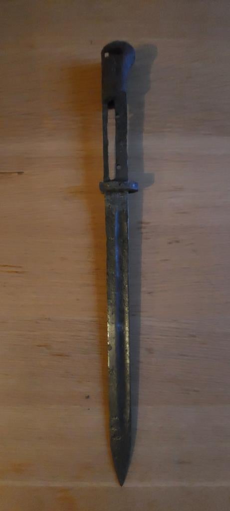 Oude bajonet, mogelijk WOI of WOII - bodemvondst - K98, Ophalen of Verzenden, Landmacht, Overige gebieden, Mes of Dolk