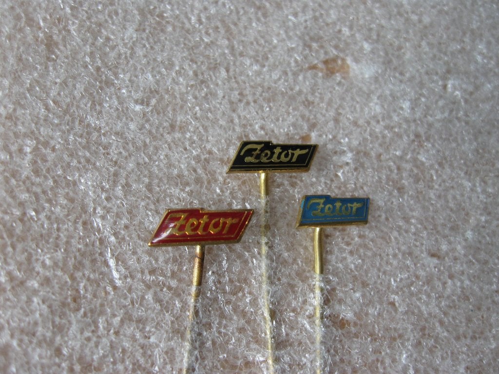 3 Mooie TRACTOR -ZETOR speldjes, Verzenden, Overige onderwerpen