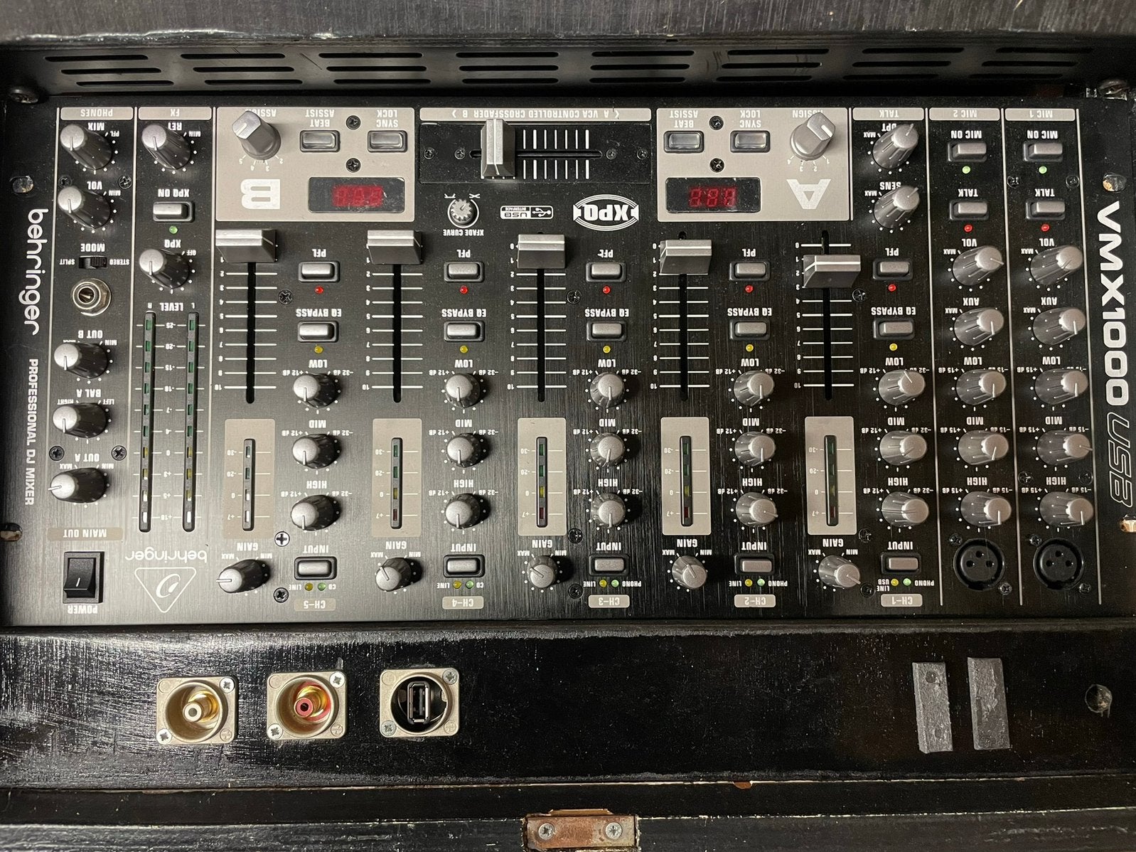 Behringer prof DJ mixer inclusief versterker, Ophalen, Gebruikt, Minder dan 5 kanalen