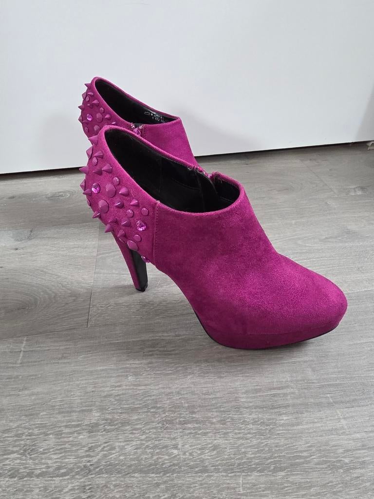 Roze/paarse enkellaarsjes met studs maat 38, Overige kleuren, Lage of Enkellaarzen, Ophalen of Verzenden, Zo goed als nieuw