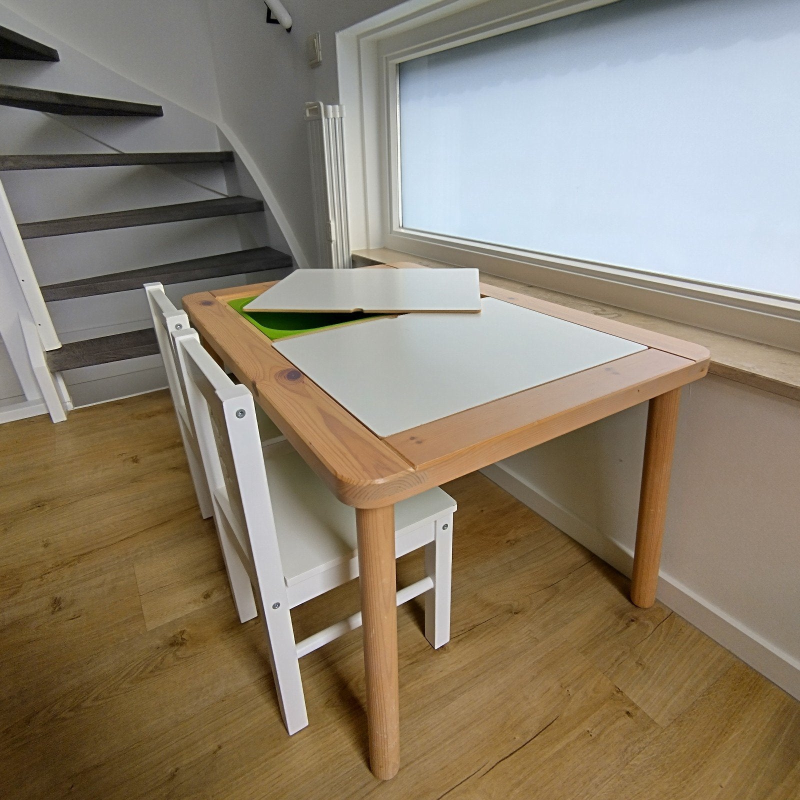 Kinder speeltafel met 2 stoeltjes, Ophalen, Gebruikt, Tafel(s) en Stoel(en)