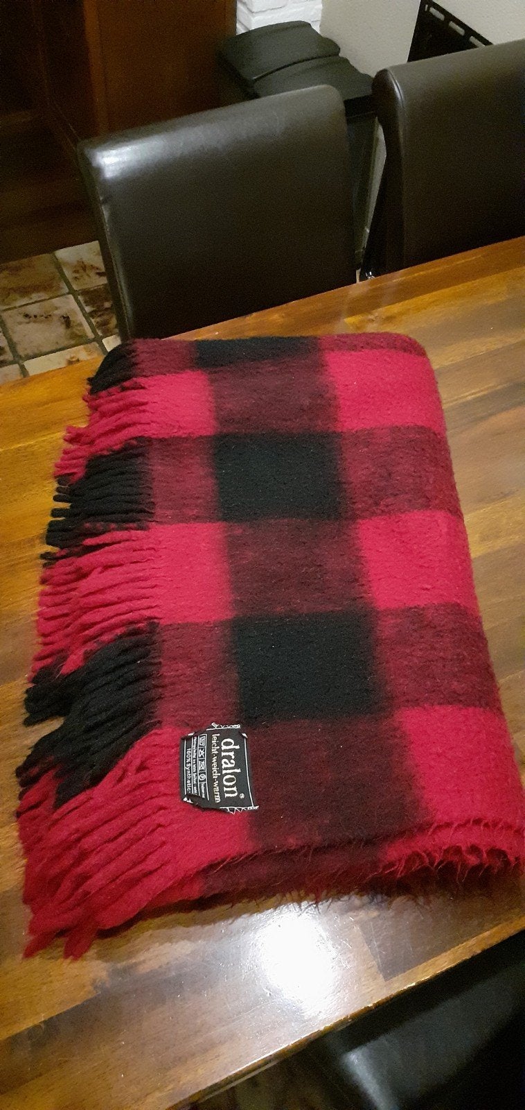 Dralon Plaid Rood Zwart Geruit - Licht, Zacht, Warm, Gebruikt, Ophalen of Verzenden, Plaid, Overige materialen