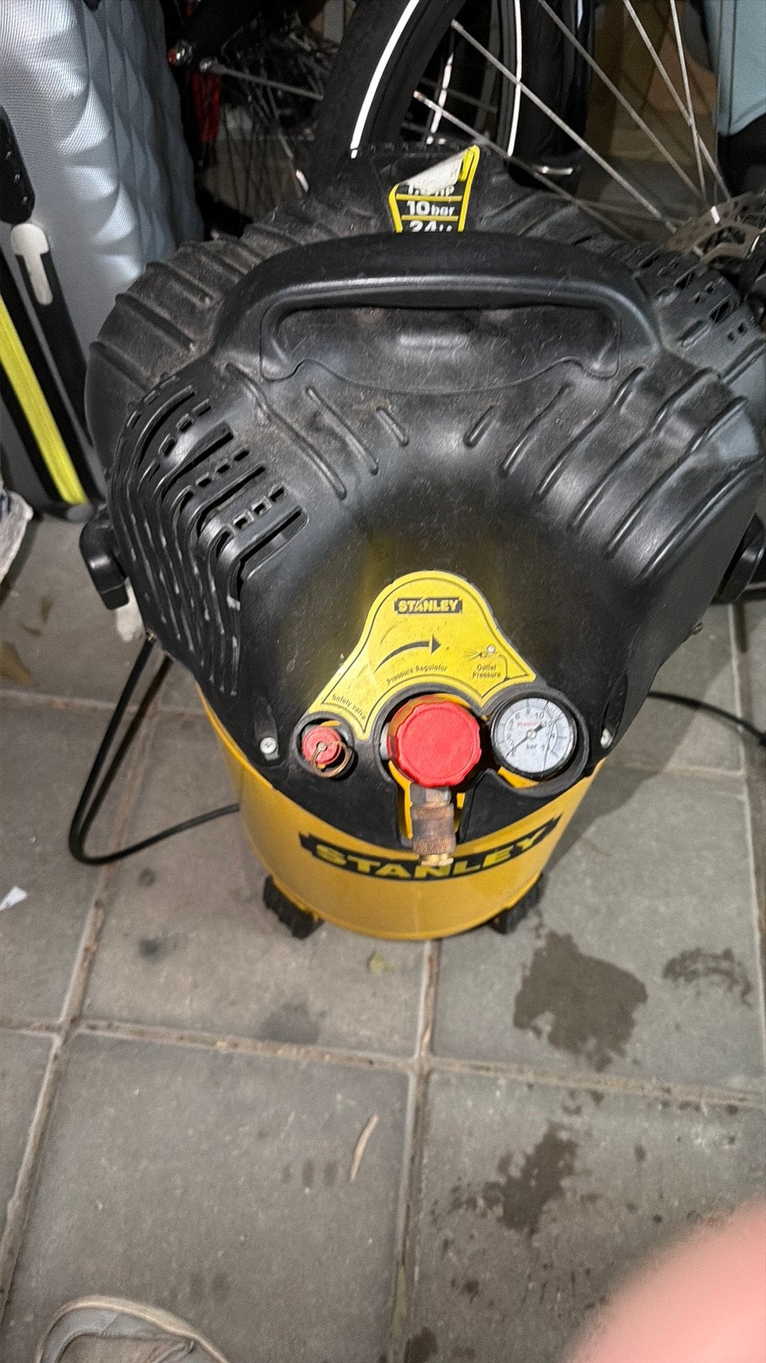 Stanley D20/10/24v Compressor, Doe-het-zelf en Verbouw, Compressors, Ophalen, Gebruikt, 6 tot 10 bar, Minder dan 200 liter/min