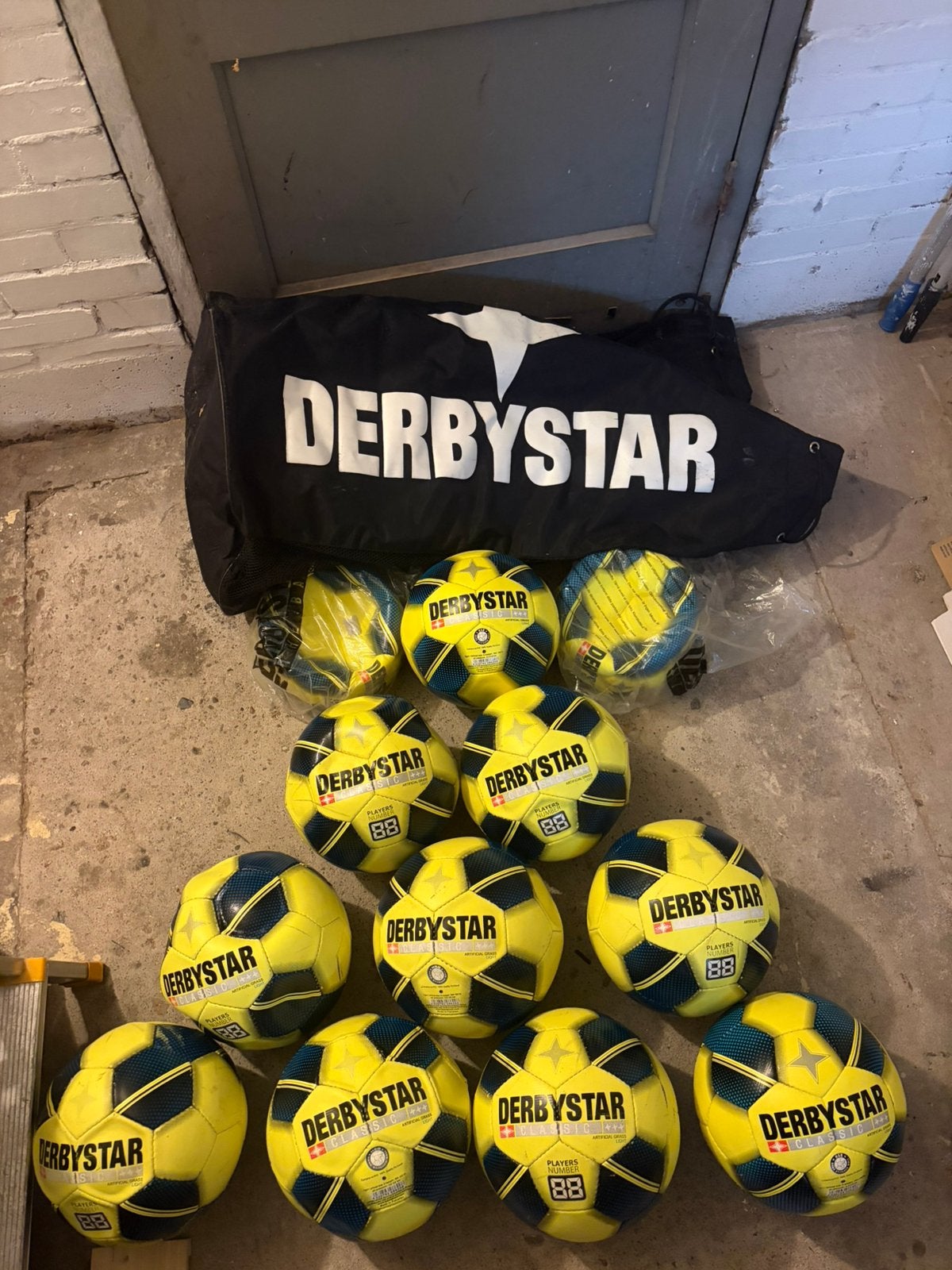 12 Derbystar voetballen voor de jeugd size 5 360-380 gram, Ophalen, Gebruikt