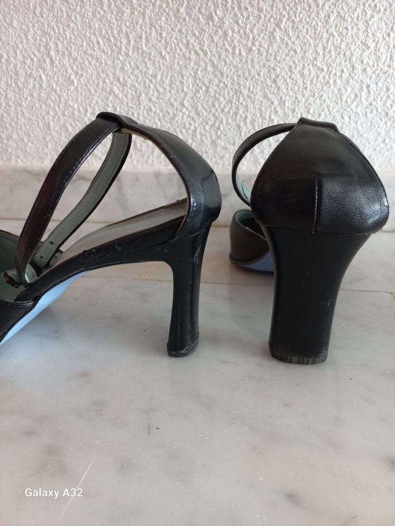 Zwarte schoen met breed en smalle hak, blauwe zool, maat 37, Kleding | Dames, Made in Italy, Zwart, Ophalen of Verzenden, Sneakers of Gympen