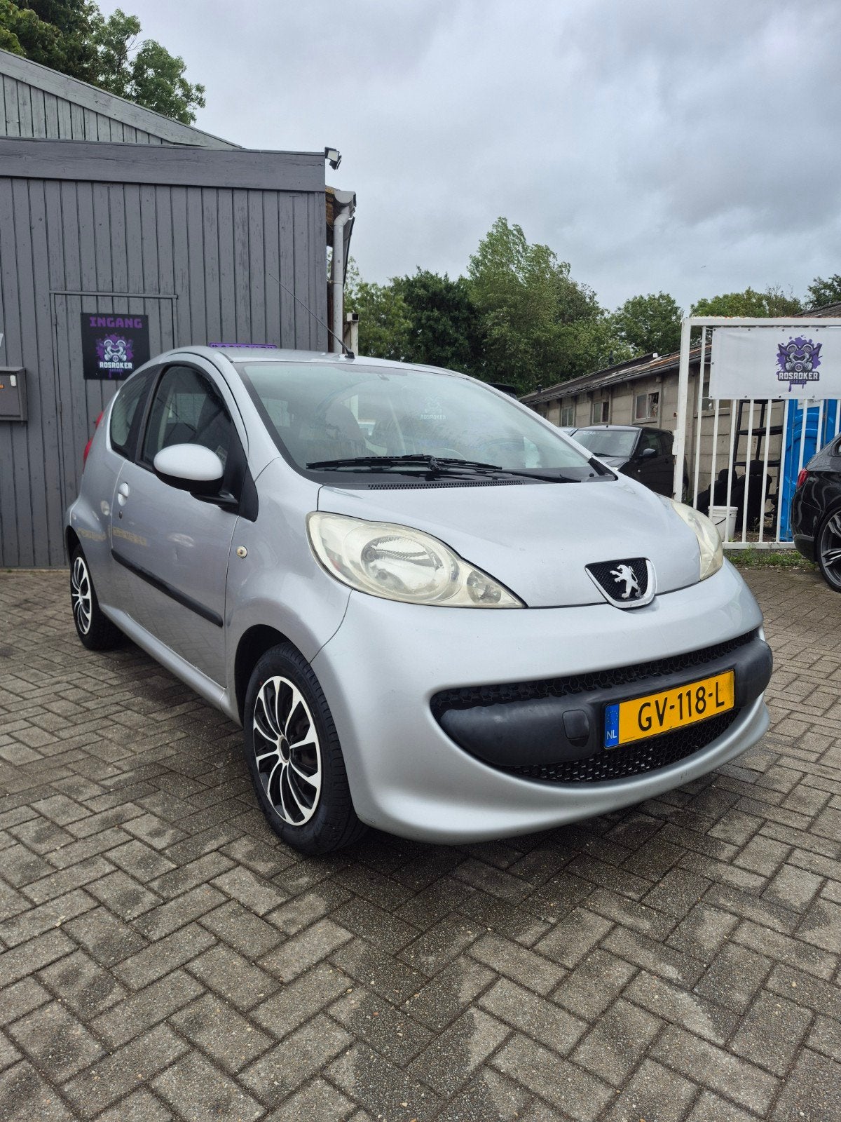 Peugeot 107 AIRCO 1.0 12V 3DR 2006 Grijs NIEUWE APK, Voorwielaandrijving, Zwart, 765 kg, 4 stoelen