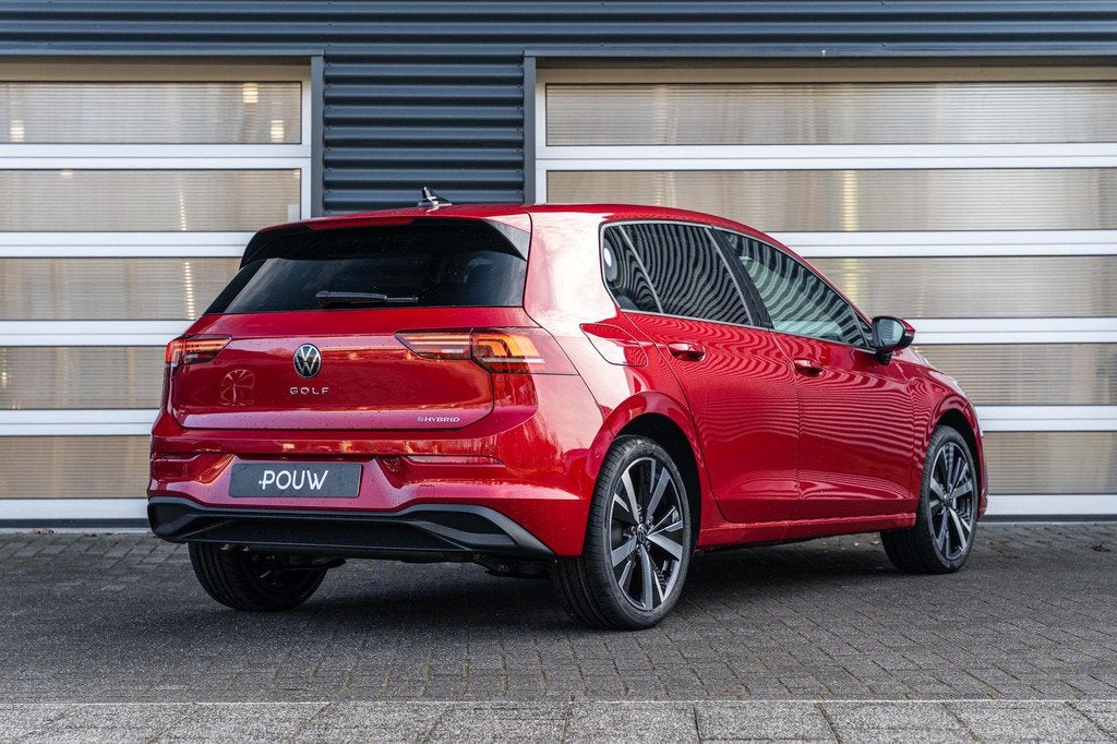 Volkswagen Golf 1.5 eHybrid 204pk Life Edition | Panoramadak, Auto's, Volkswagen, 12 maanden, Stof, 1498 cc, 4 cilinders