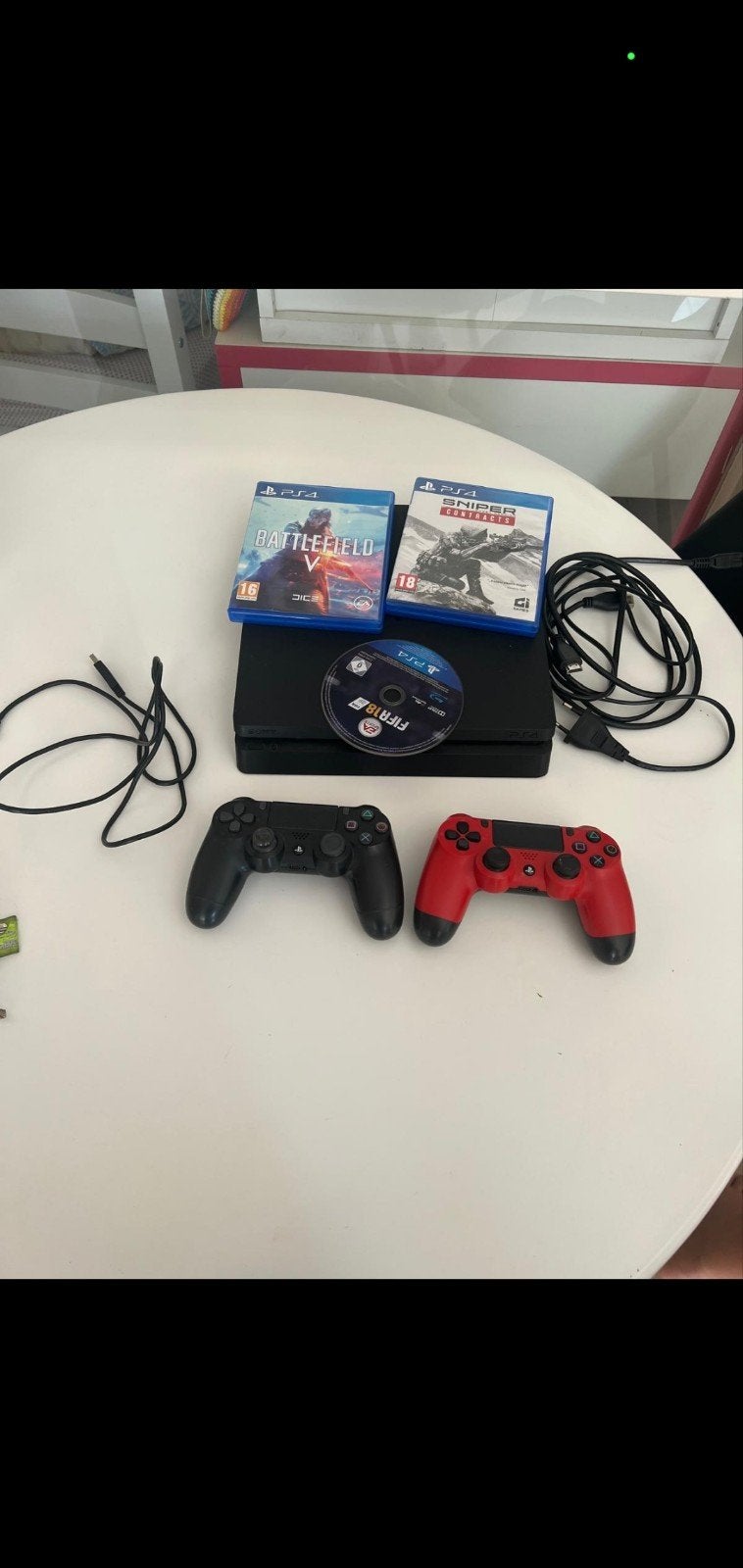 PlayStation 4 Slim met 2 controllers en 3 games, Ophalen of Verzenden, Zo goed als nieuw, Zwart, Met games