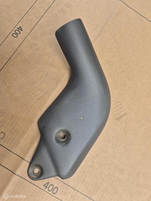 Beschermkap hitteschild carbon uitlaatbocht 748 996, Gebruikt, Factorystore.service@ducati.com, Ophalen of Verzenden, Via Antonio Cavalieri Ducati, 74/5, 74/6, 40132 Bologna BO