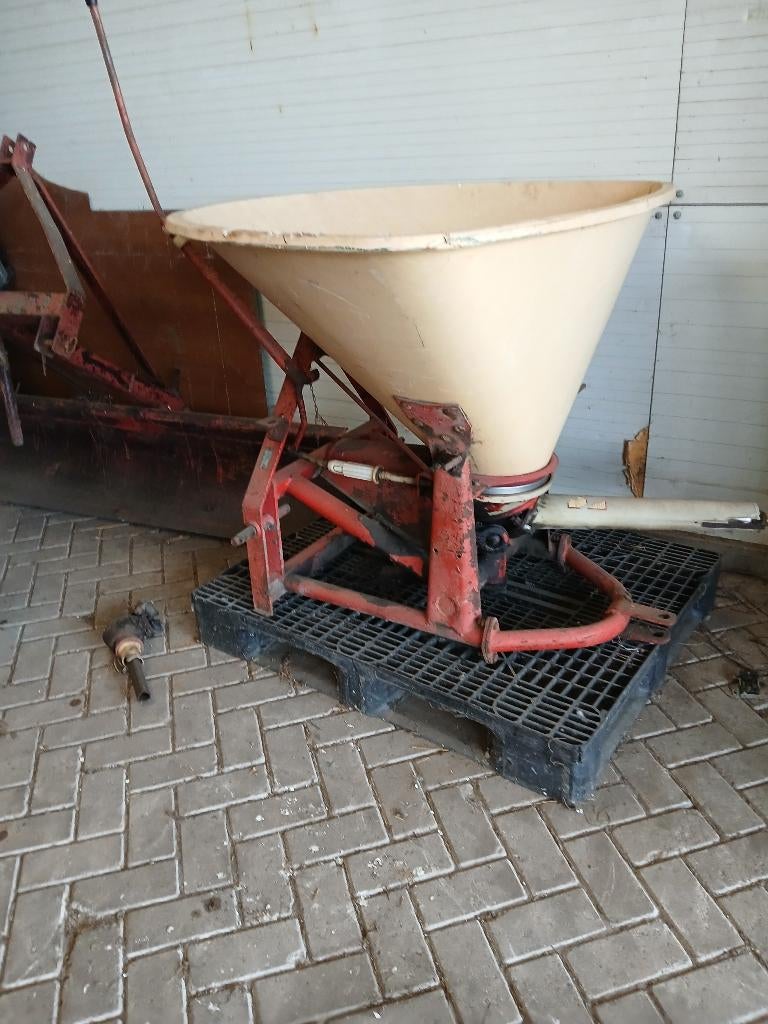 oltimer kunstmest strooier vicon, Ophalen