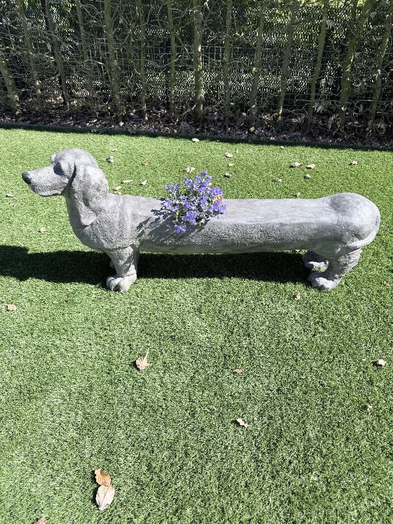 Grote Teckel tuinbeeld – polyester – uniek decoratief beeld, Tuin en Terras, Tuinbeelden, Ophalen, Gebruikt, Kunststof, Dierenbeeld