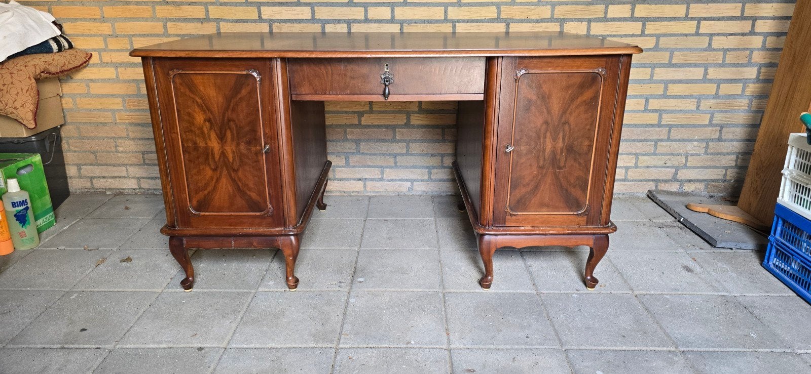 Antiek houten bureau met lades en kasten, Ophalen