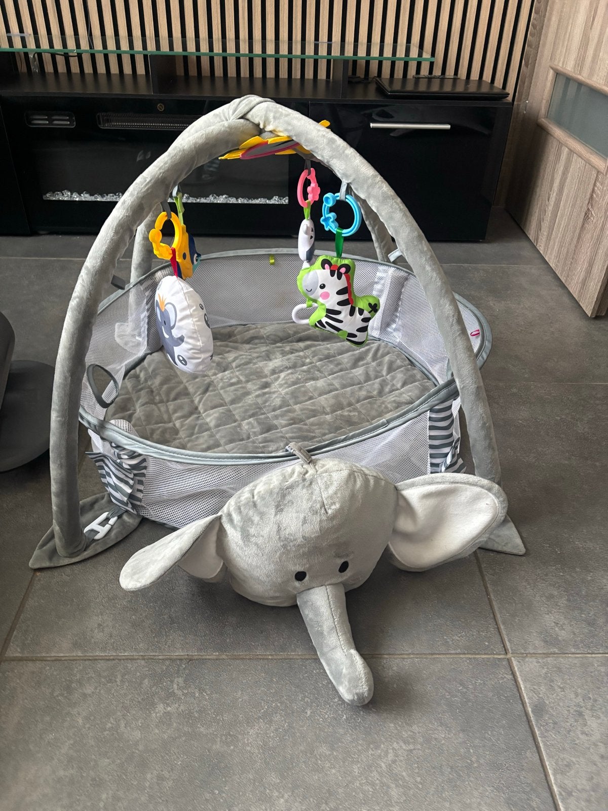 Babygym met speelkleed en speeltjes - Olifant design, Kinderen en Baby's, Speelgoed | Babyspeelgoed, Ophalen of Verzenden, Zo goed als nieuw