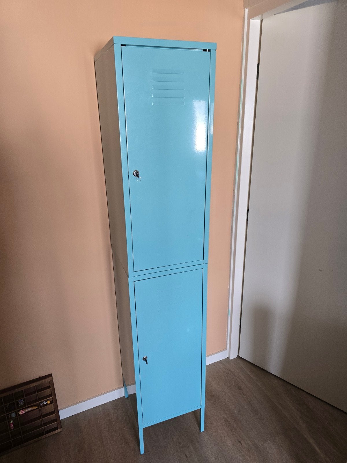 blauw metalen locker kast met 2 deuren., Ophalen, Gebruikt, Industrieel, Modern, Speels