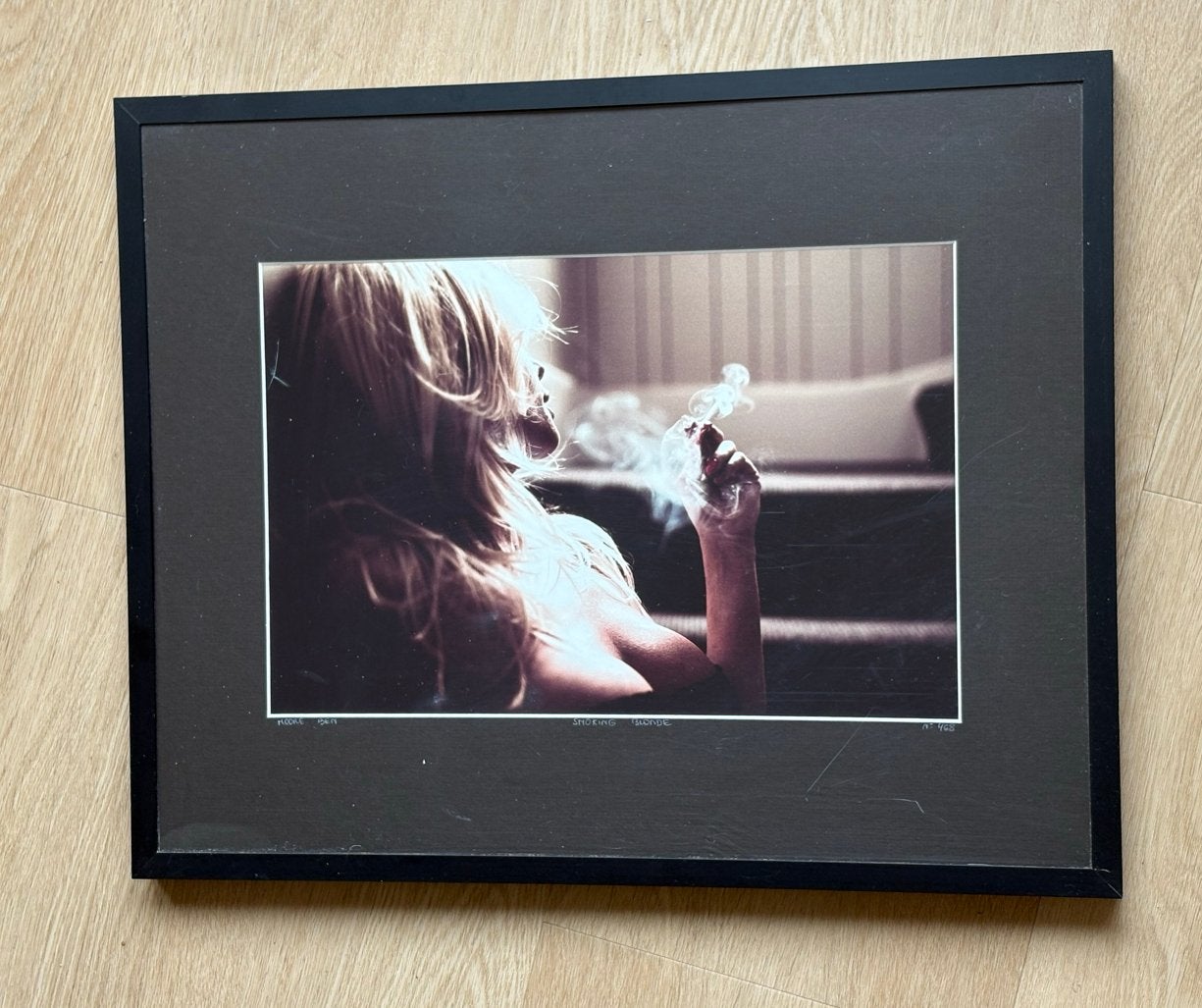 YellowKorner Fotografie "Smoking Blonde" door Ben Moore, Ophalen, Foto, Fotografie, Genummerd