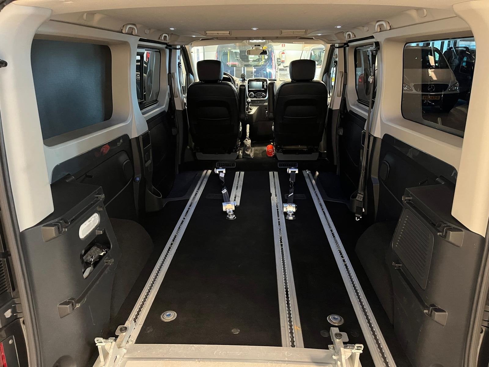 Opel Vivaro L2H1 Rolstoelbus 2+1 of 5+0 opstelling - 2x zijs, Auto's, 12 maanden, 125 pk, Gebruikt, Zwart