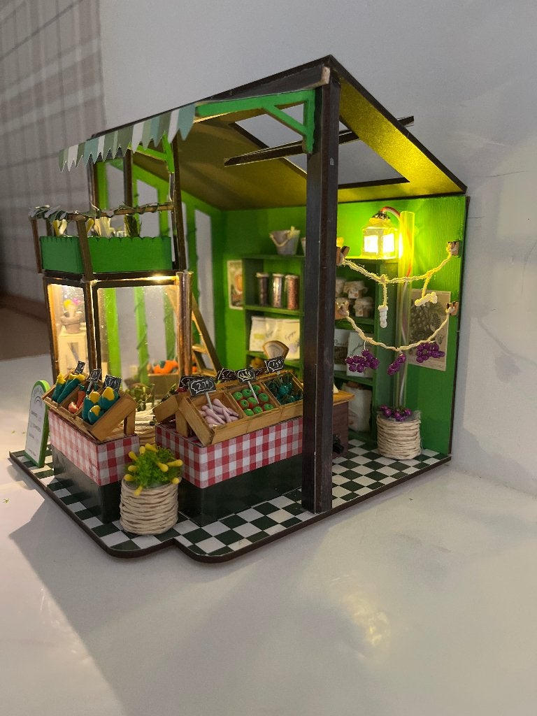 Miniaturen - Groenten winkel met verlichting, Hobby en Vrije tijd, Knutselen, Verzenden, Zo goed als nieuw, Knutselwerk