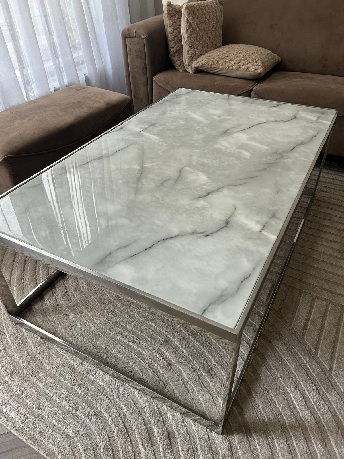 Moderne salontafel met marmerlook blad en metalen frame, Ophalen, 100 tot 150 cm, 50 tot 100 cm, Zo goed als nieuw
