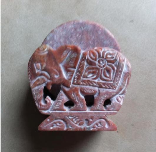 Standaard met 4 onderzetters natuur steen olifant, Ophalen of Verzenden, Zo goed als nieuw, Glas of Kopje