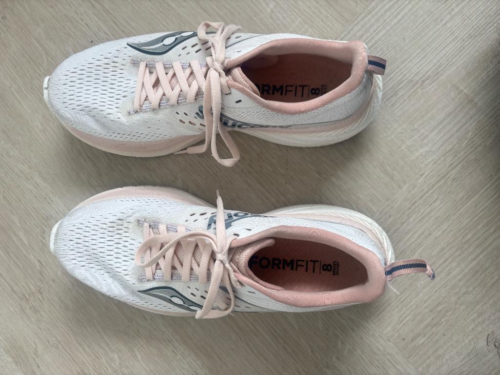 Saucony Ride 17 / maat 42, Sport en Fitness, Loopsport en Atletiek, Hardloopschoenen, Zo goed als nieuw, Hardlopen, Saucony