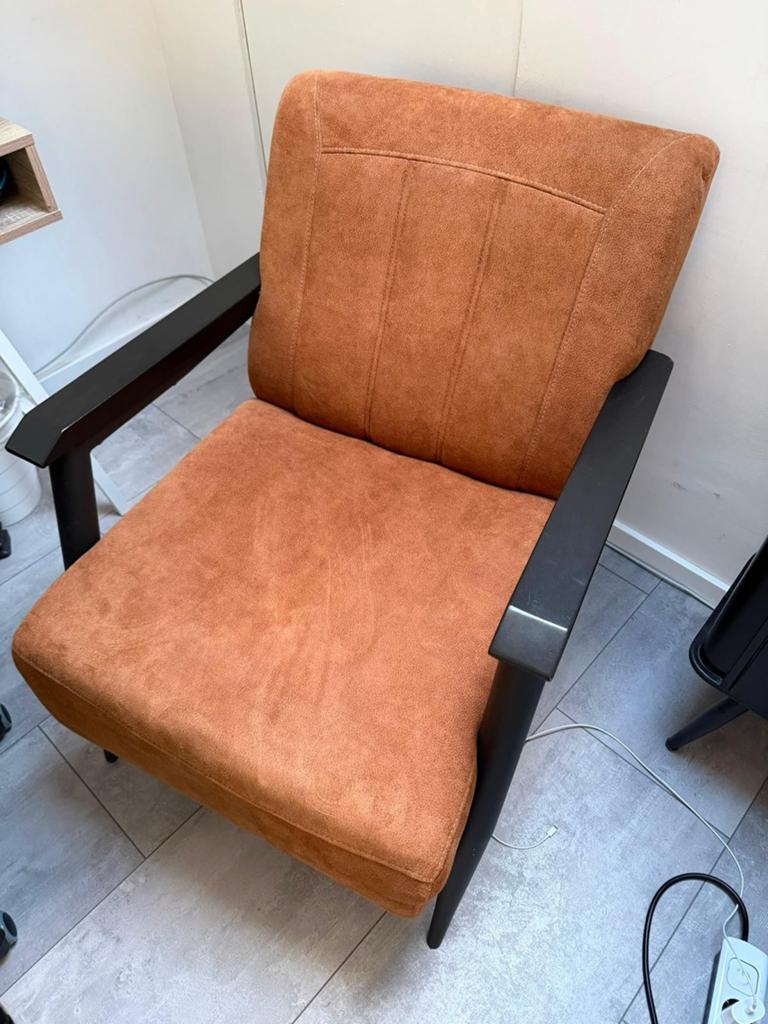 Comfortabele fauteuil in terracotta kleur, Modern, Comfortabel, Gebruikt, 75 tot 100 cm, Ophalen of Verzenden